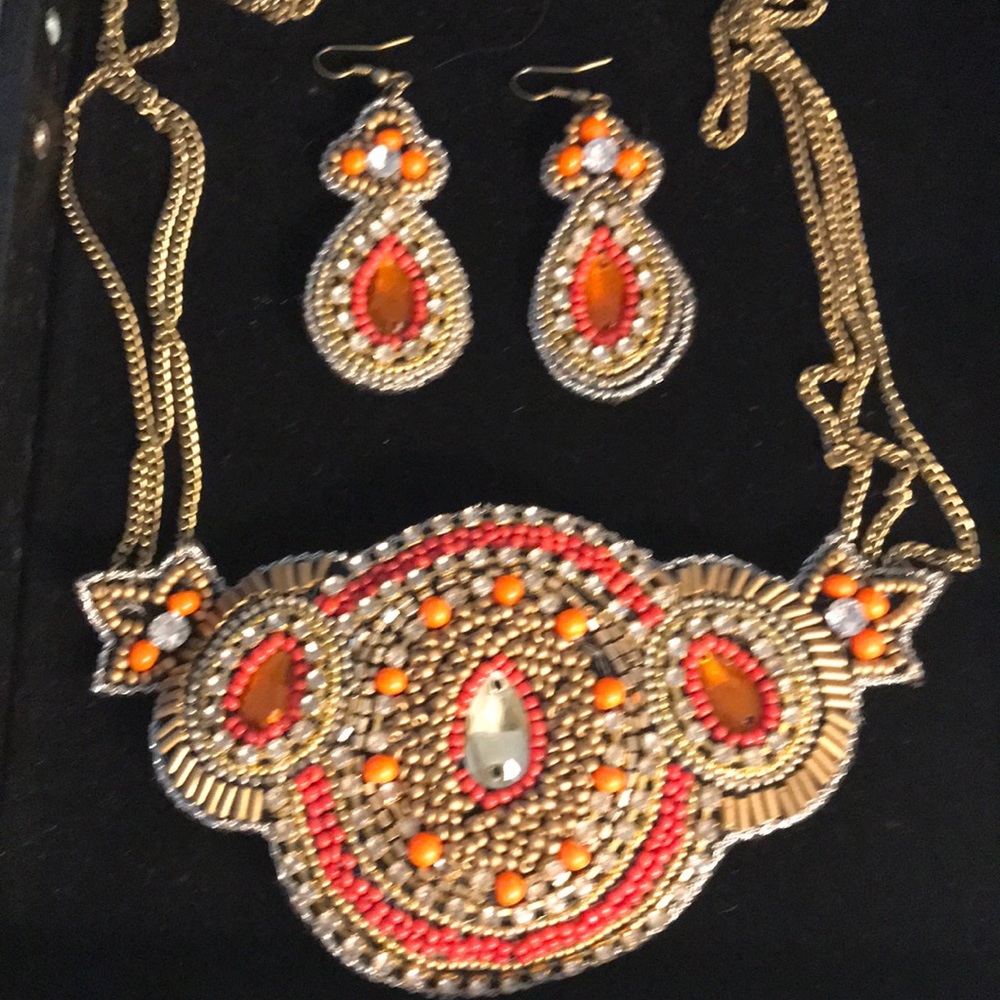 Costume jewelry necklace and earrings